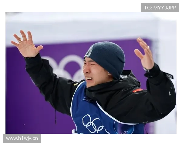 苏翊鸣雪地夺金亮名表致敬马龙